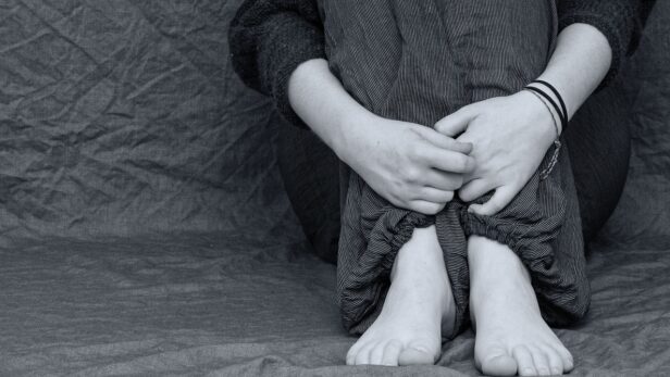 ひとりでかなしむ